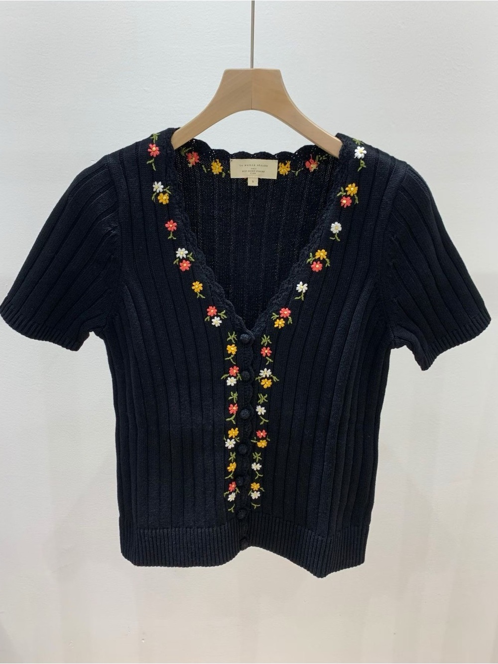 SEZANE Black Floral Embroidered Short Sleeve Ribbed Knit Iliana Cardigan, S M L - Picture 4 of 9